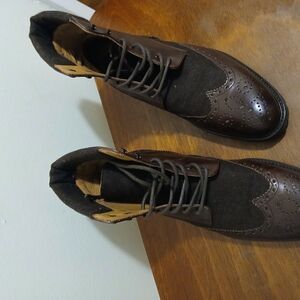 Corneliani Brown Oxfords with Lace-Up Closure and Textured Leather